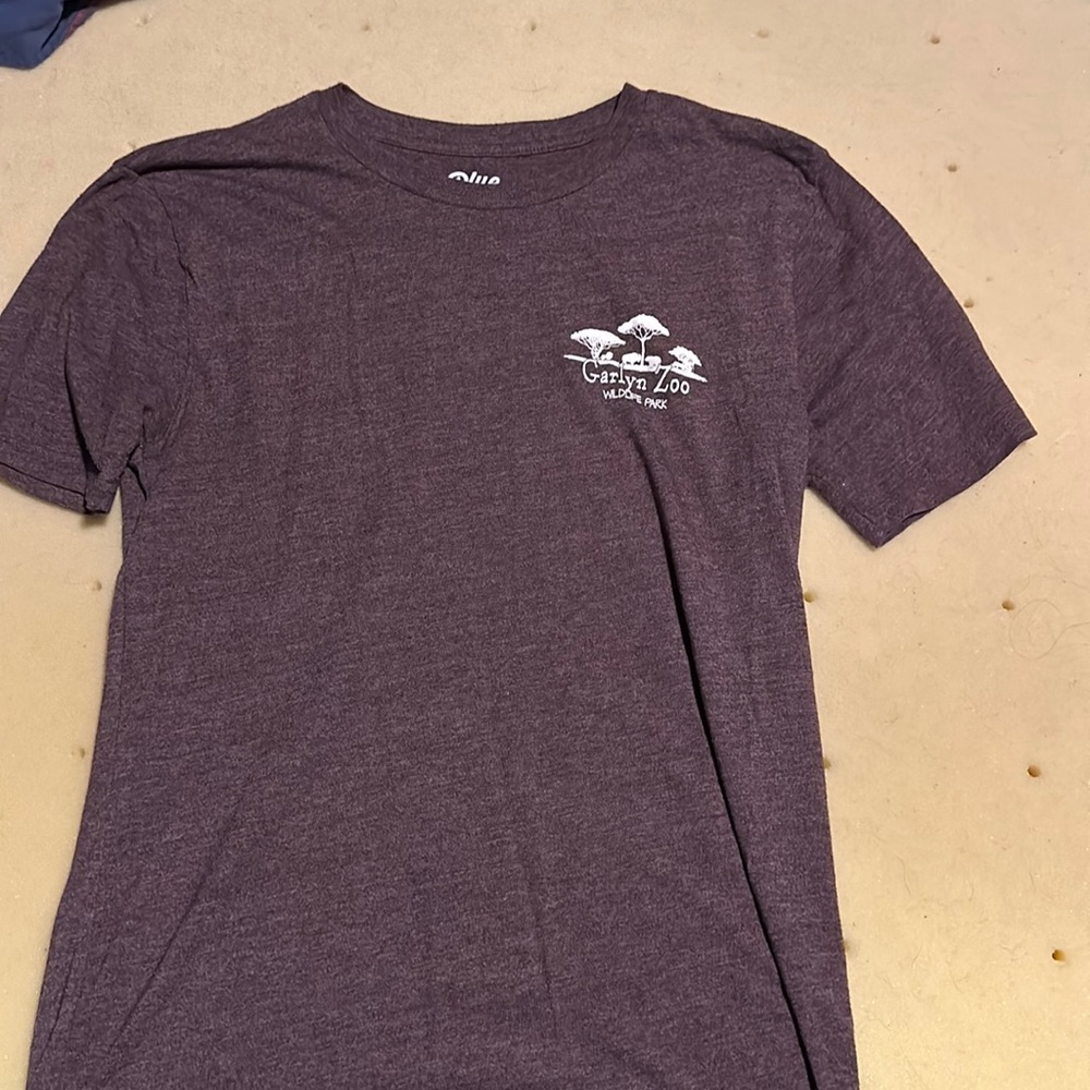 Garlyn zoo shirt. Size small